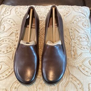 - Dansko - Farrah, Chocolate color shoes, never been used Brand